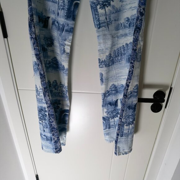 Alice + Olivia weezy printed jean - Picture 9 of 12
